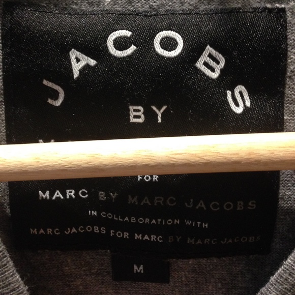 Marc by Marc Jacobs Grey T-Shirt with Fist Print - Picture 5 of 5